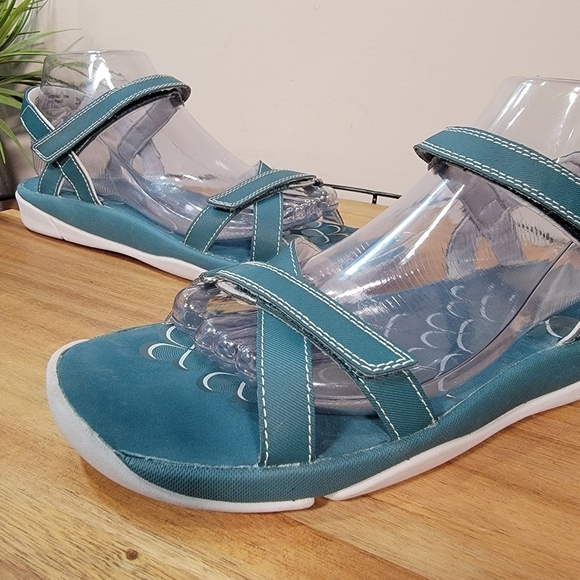 NWOT Clarks Women's Tresca Trace Ankle Strap Outdoor Sandal Teal 8.5 - Picture 3 of 16